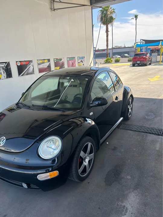 2001 Volkswagen New Beetle - Image 2 of 14
