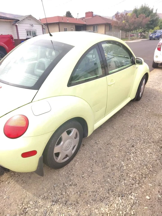 2001 Volkswagen New Beetle - Image 2 of 4