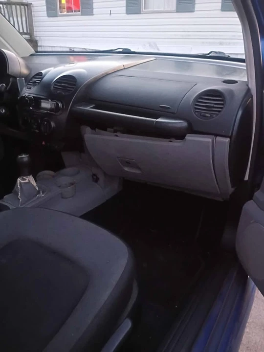 2001 Volkswagen New Beetle - Image 11 of 14