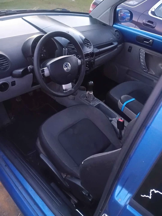 2001 Volkswagen New Beetle - Image 9 of 14