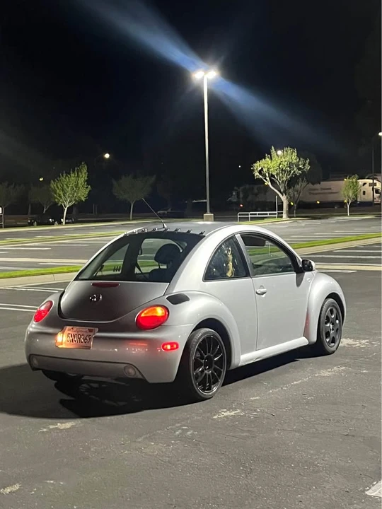 2001 Volkswagen New Beetle - Image 2 of 3