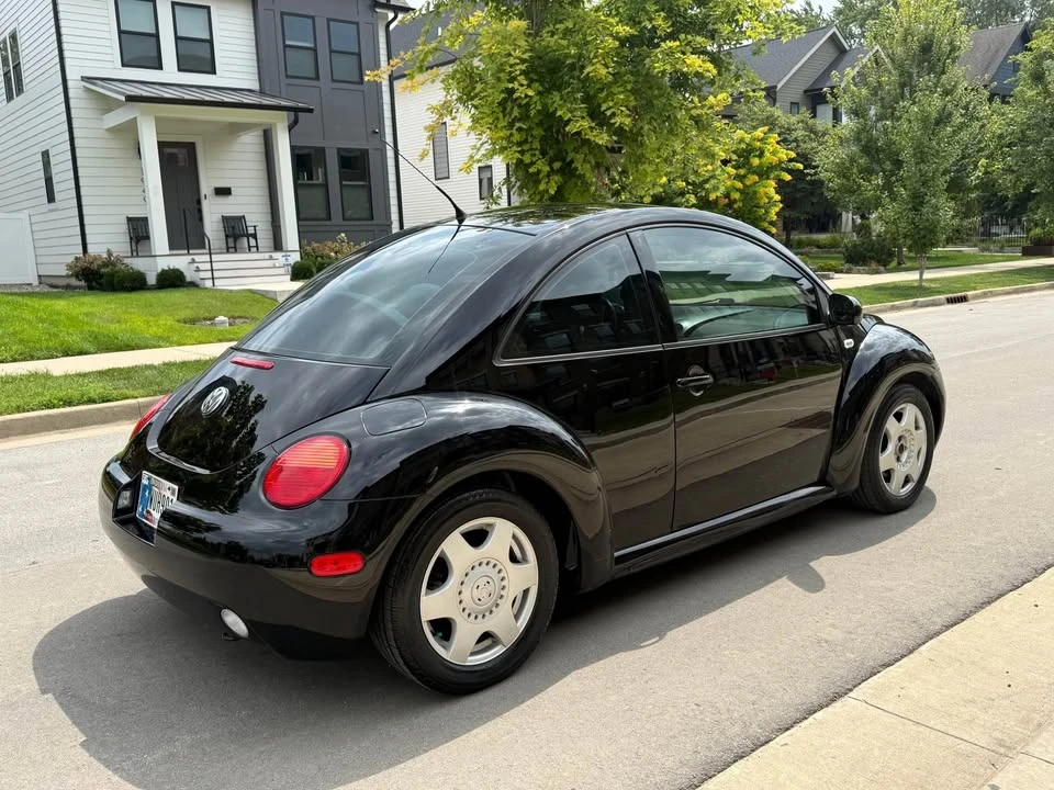 2001 Volkswagen New Beetle - Image 10 of 17