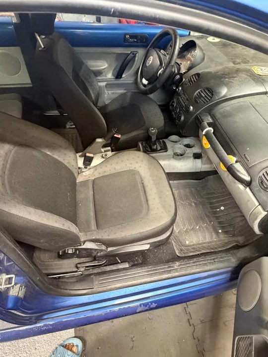 2001 Volkswagen New Beetle - Image 10 of 14