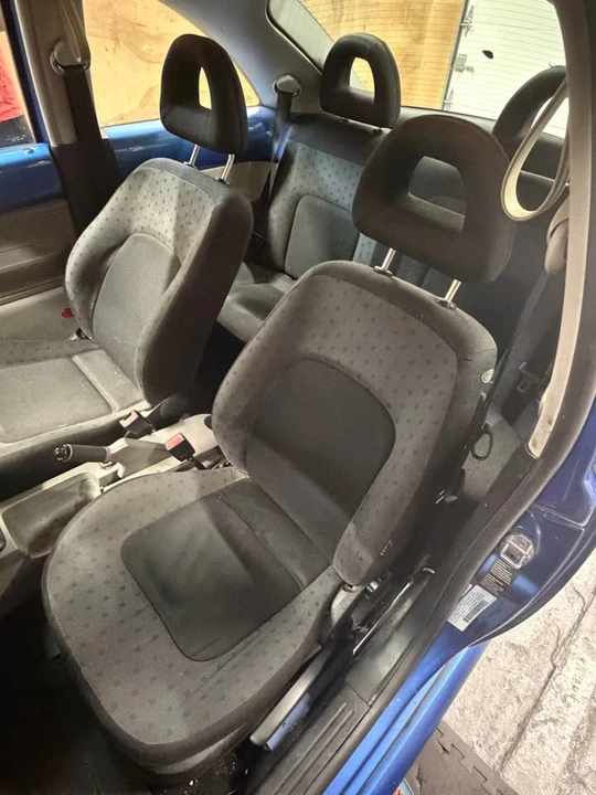 2001 Volkswagen New Beetle - Image 6 of 14