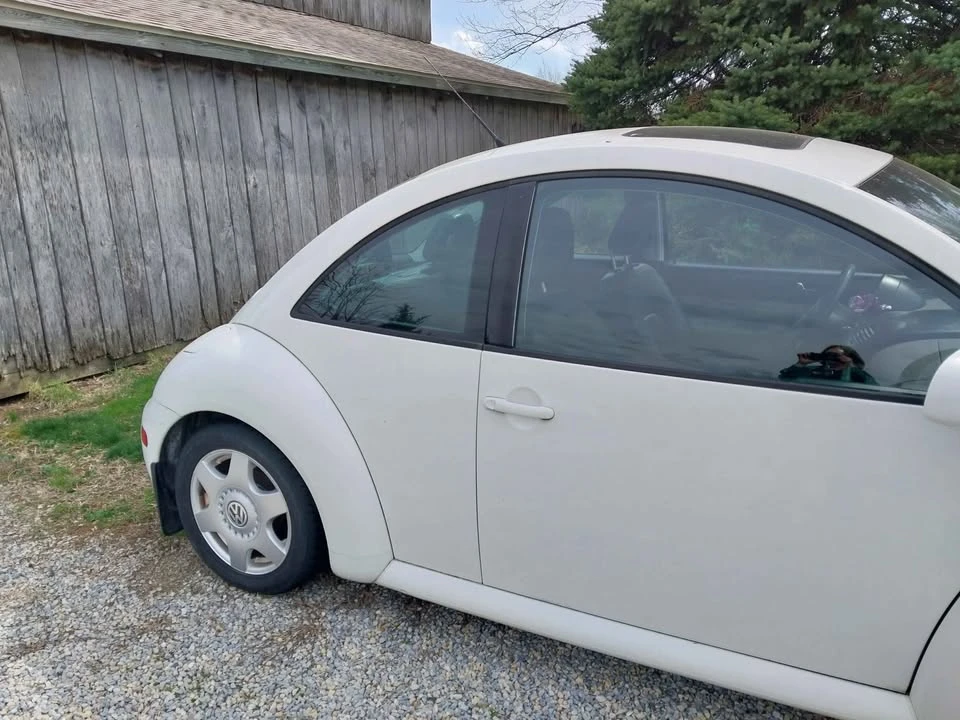 2001 Volkswagen New Beetle - Image 2 of 11
