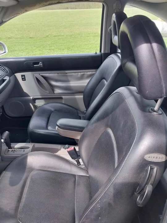 2001 Volkswagen New Beetle - Image 8 of 11