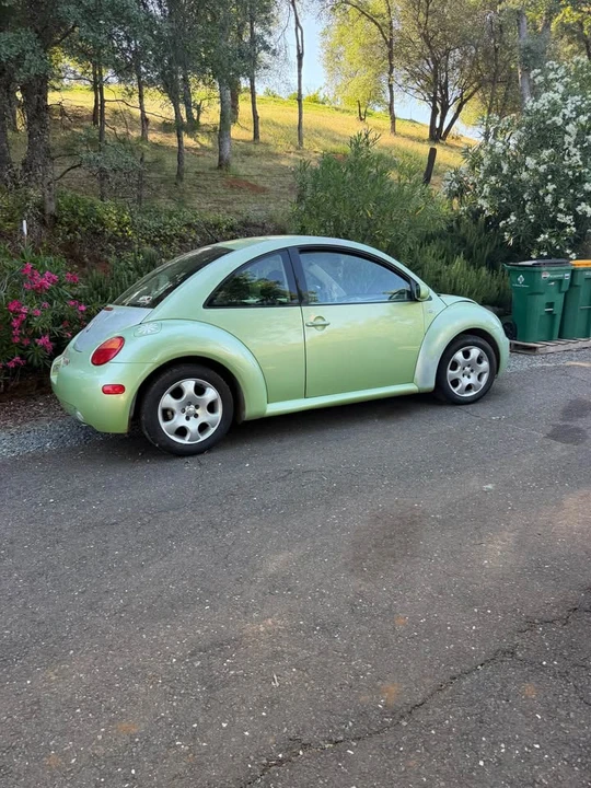 2001 Volkswagen New Beetle - Image 2 of 2
