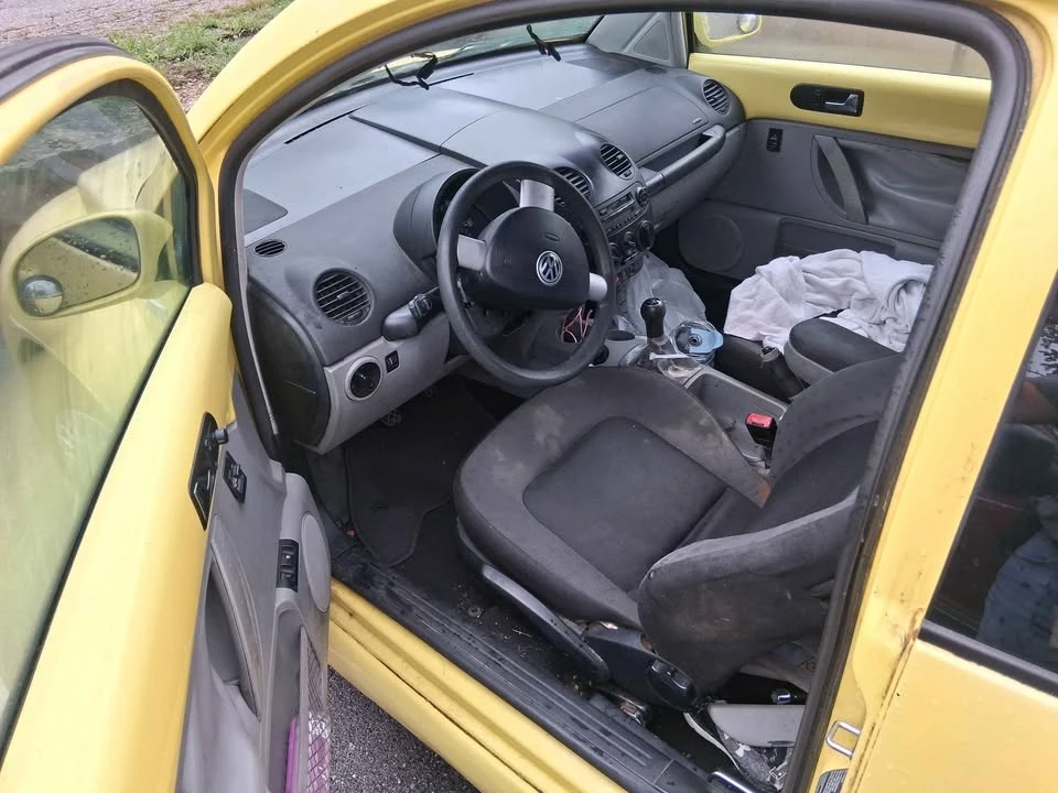 2001 Volkswagen New Beetle - Image 3 of 6