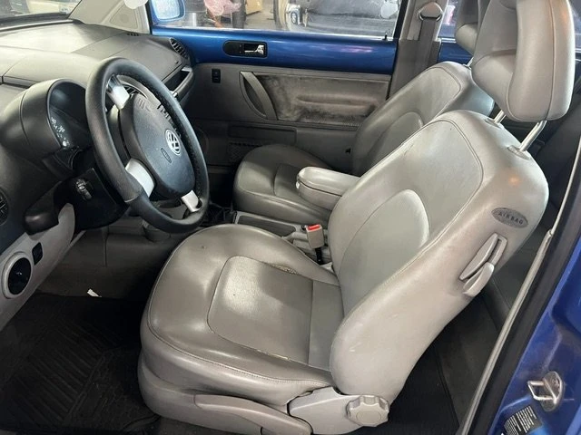 2001 Volkswagen New Beetle - Image 8 of 10