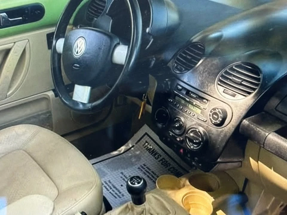 2001 Volkswagen New Beetle - Image 11 of 18