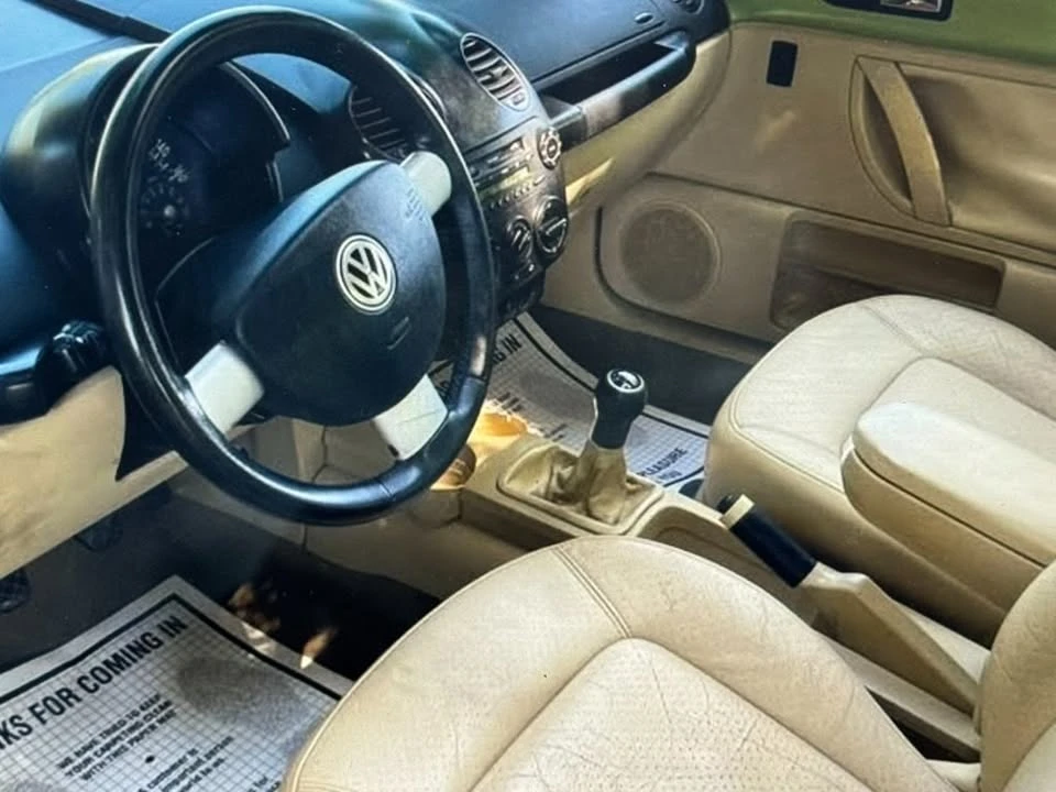 2001 Volkswagen New Beetle - Image 10 of 18