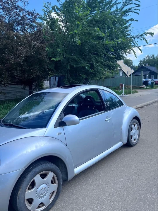 2001 Volkswagen New Beetle - Image 2 of 13