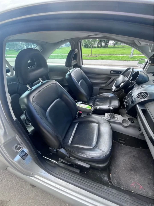 2001 Volkswagen New Beetle - Image 8 of 13