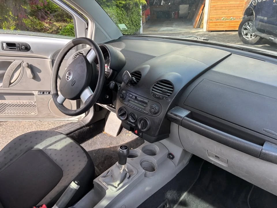 2001 Volkswagen New Beetle - Image 6 of 15