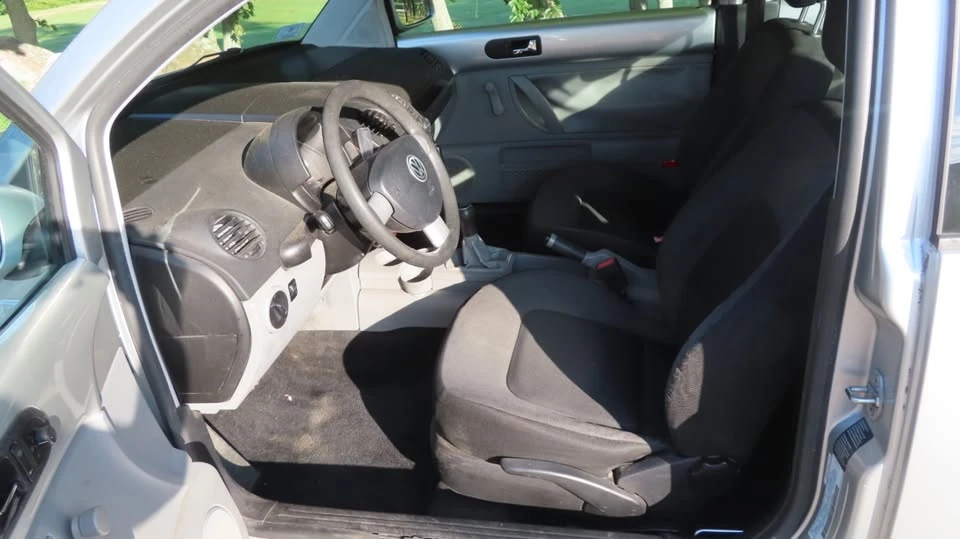 2001 Volkswagen New Beetle - Image 9 of 15