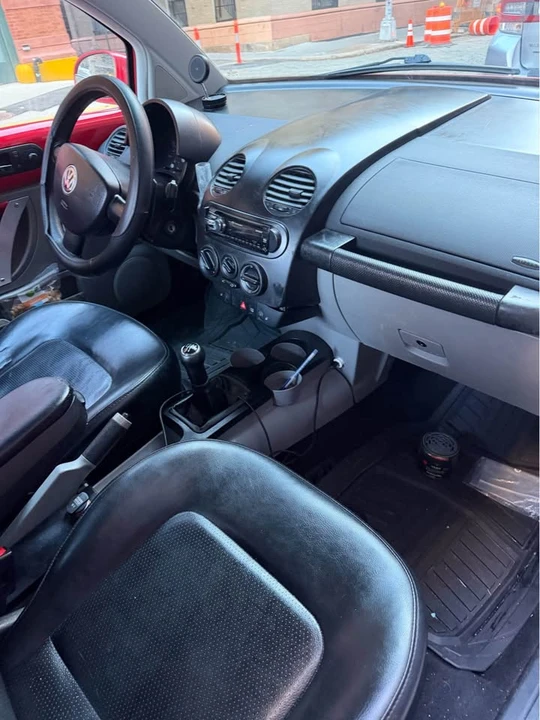 2001 Volkswagen New Beetle - Image 6 of 10