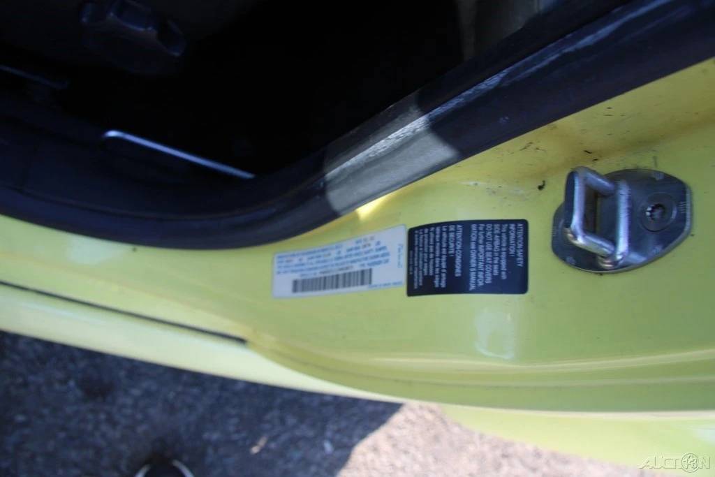 2001 Volkswagen New Beetle - Image 11 of 21