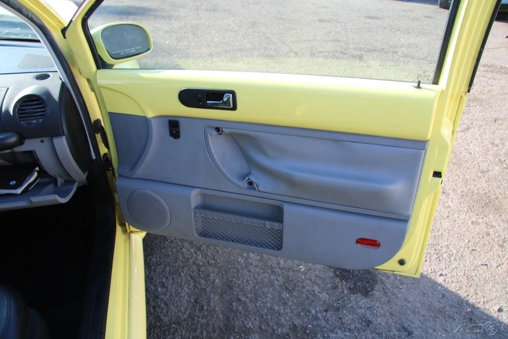 2001 Volkswagen New Beetle - Image 21 of 21