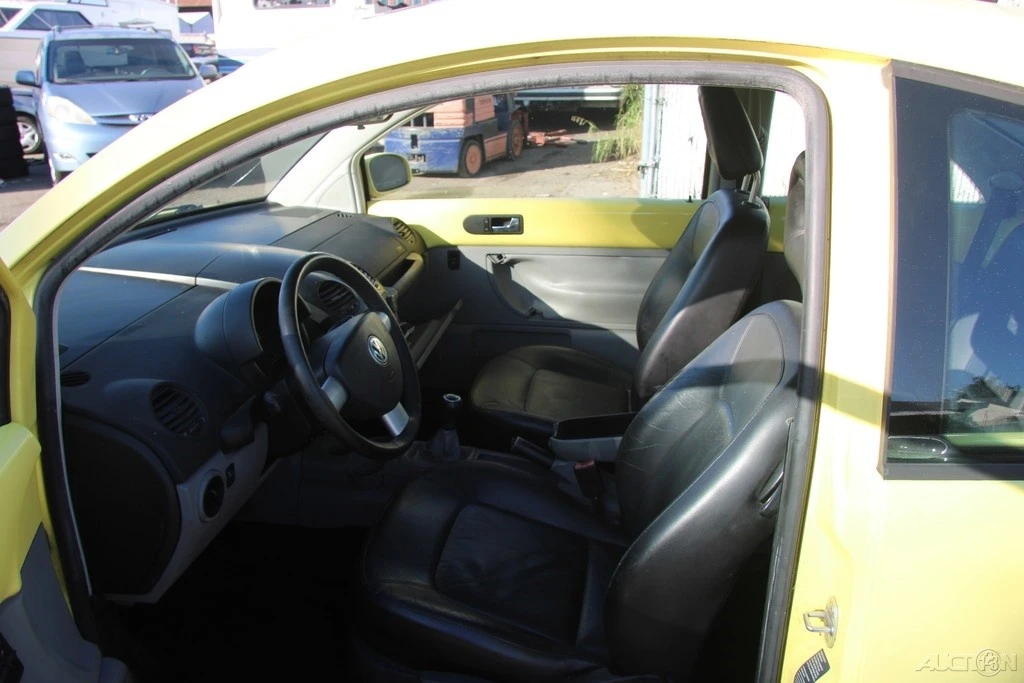 2001 Volkswagen New Beetle - Image 13 of 21
