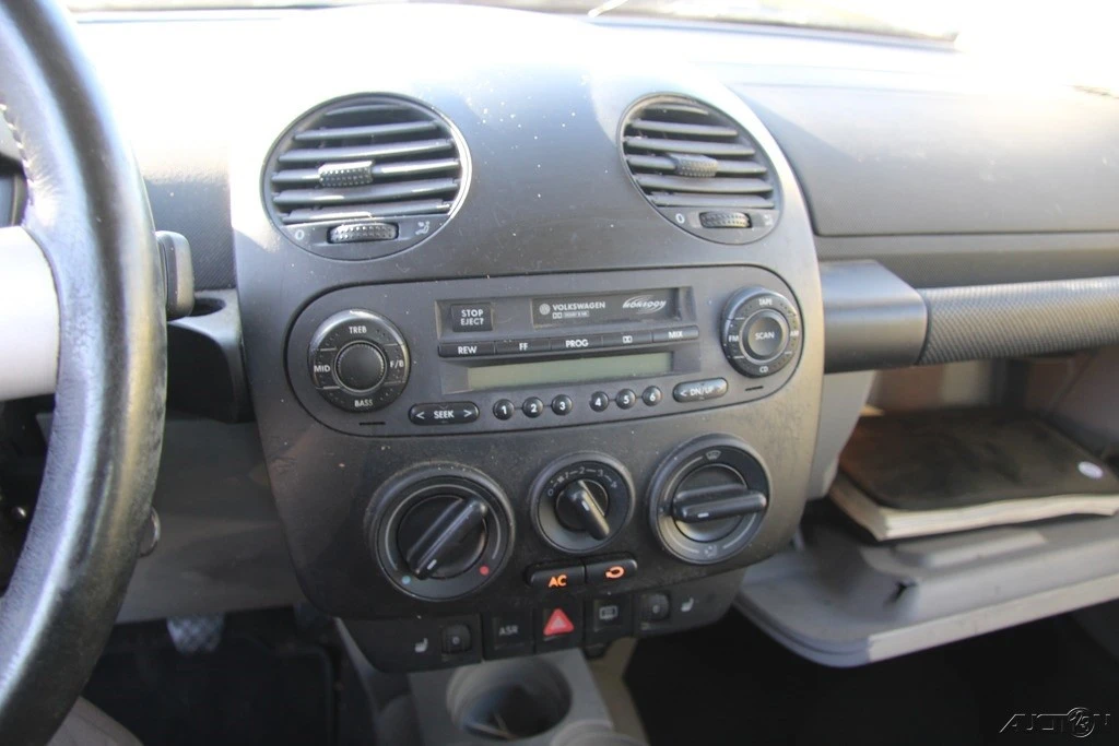2001 Volkswagen New Beetle - Image 17 of 21