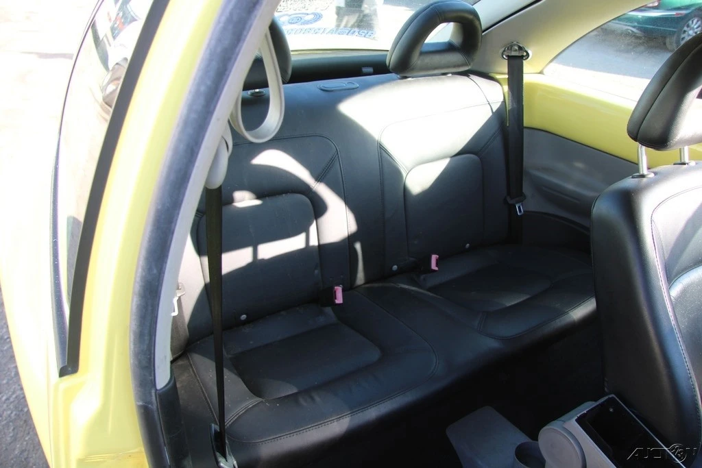 2001 Volkswagen New Beetle - Image 20 of 21