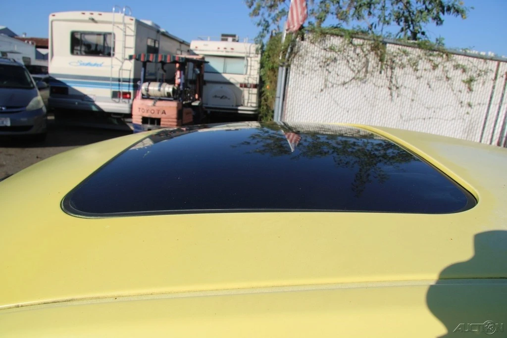 2001 Volkswagen New Beetle - Image 10 of 21
