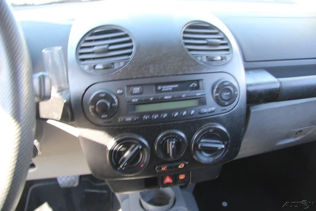 2001 Volkswagen New Beetle - Image 16 of 21