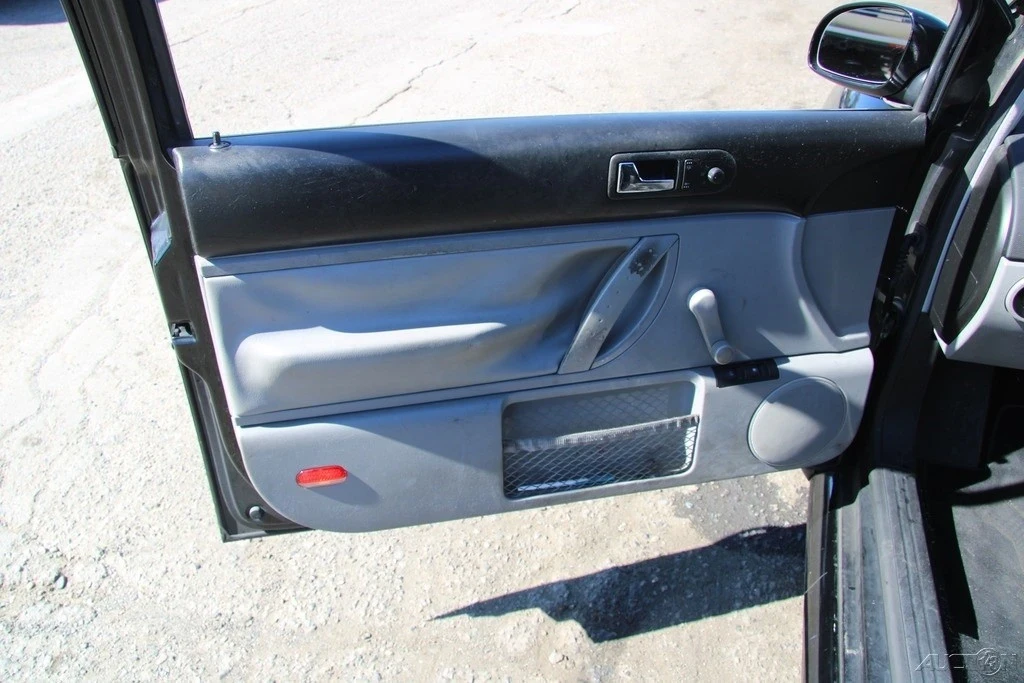 2001 Volkswagen New Beetle - Image 11 of 21
