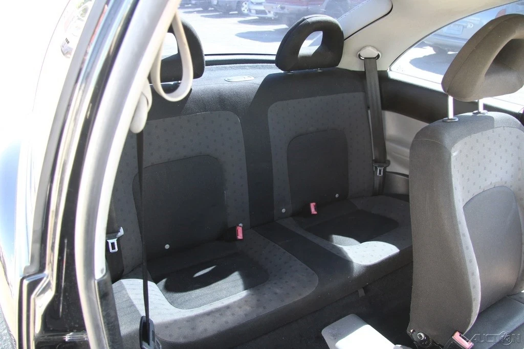 2001 Volkswagen New Beetle - Image 20 of 21