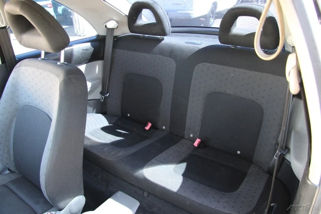 2001 Volkswagen New Beetle - Image 18 of 21