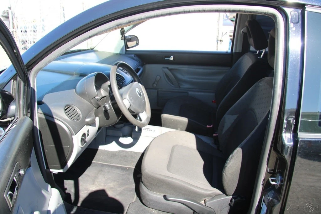 2001 Volkswagen New Beetle - Image 12 of 21