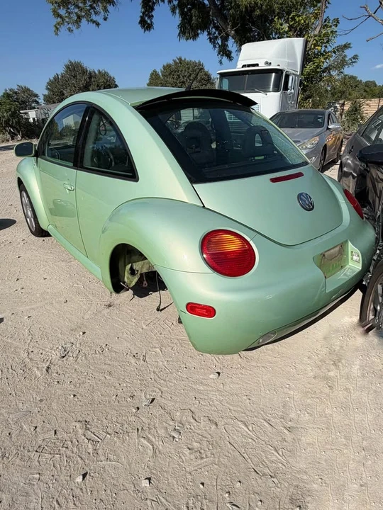 2001 Volkswagen New Beetle - Image 2 of 6