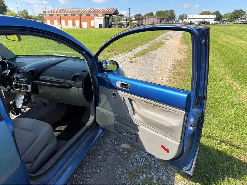 2001 Volkswagen New Beetle - Image 11 of 17