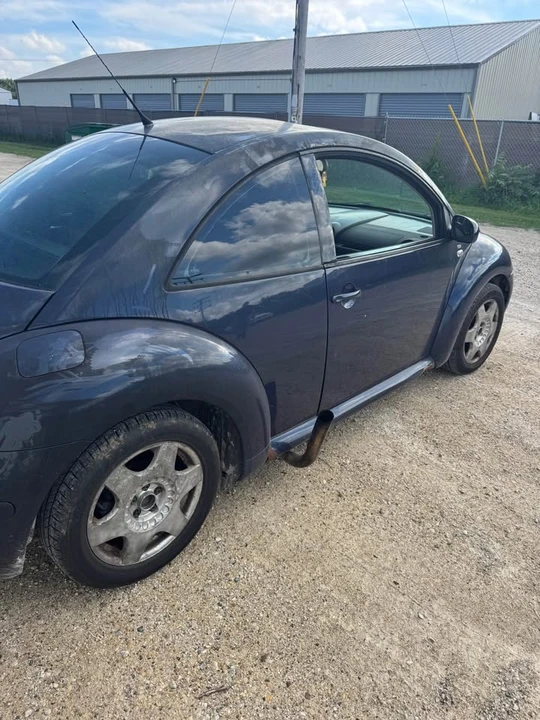 2001 Volkswagen New Beetle - Image 4 of 9
