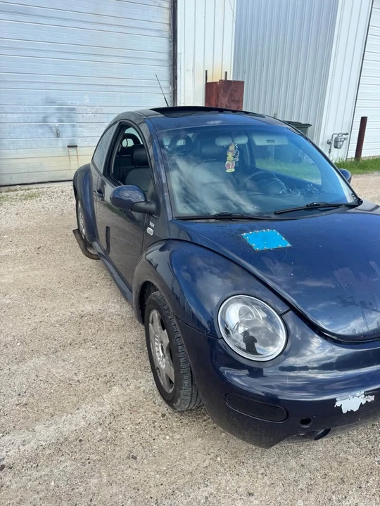 2001 Volkswagen New Beetle - Image 2 of 9