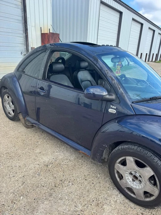 2001 Volkswagen New Beetle - Image 3 of 9