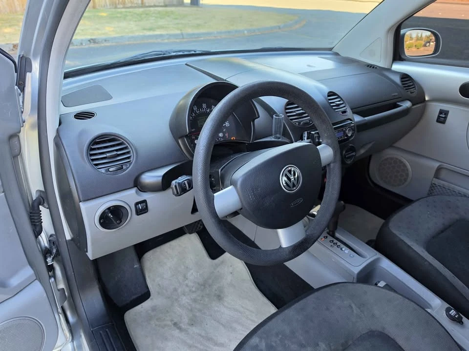 2001 Volkswagen New Beetle - Image 9 of 20