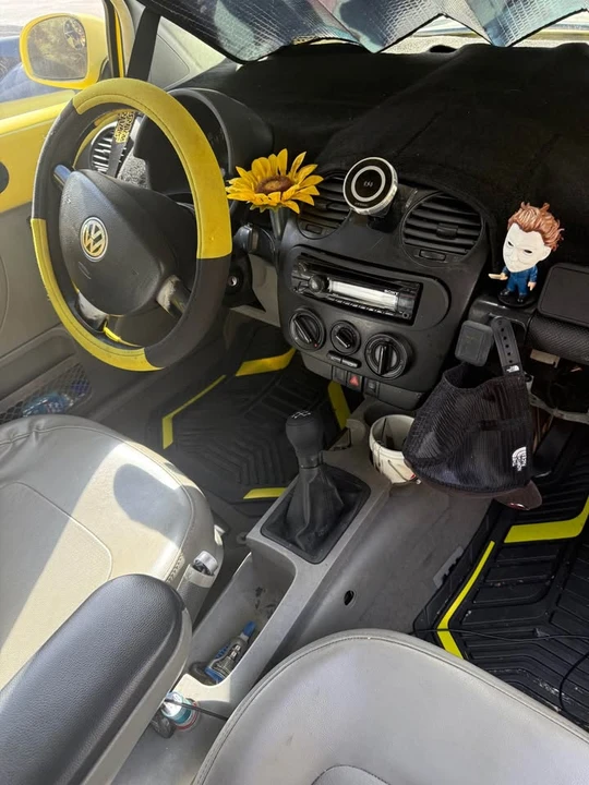 2001 Volkswagen New Beetle - Image 11 of 12