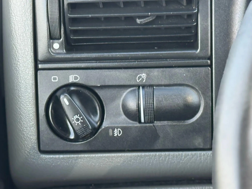 2001 Volkswagen EuroVan - Image 27 of 31