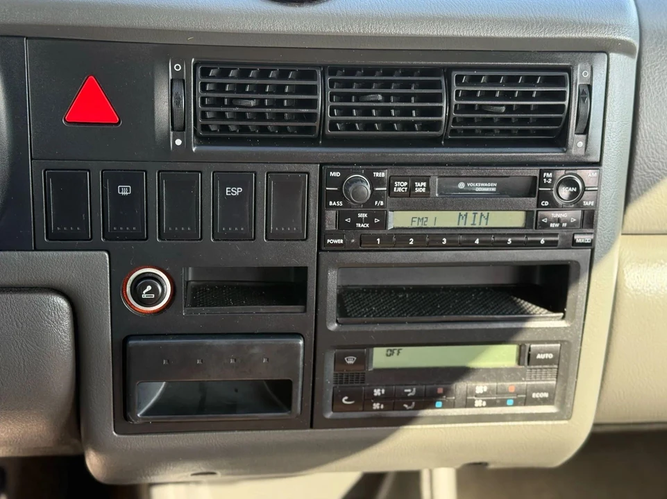 2001 Volkswagen EuroVan - Image 30 of 31