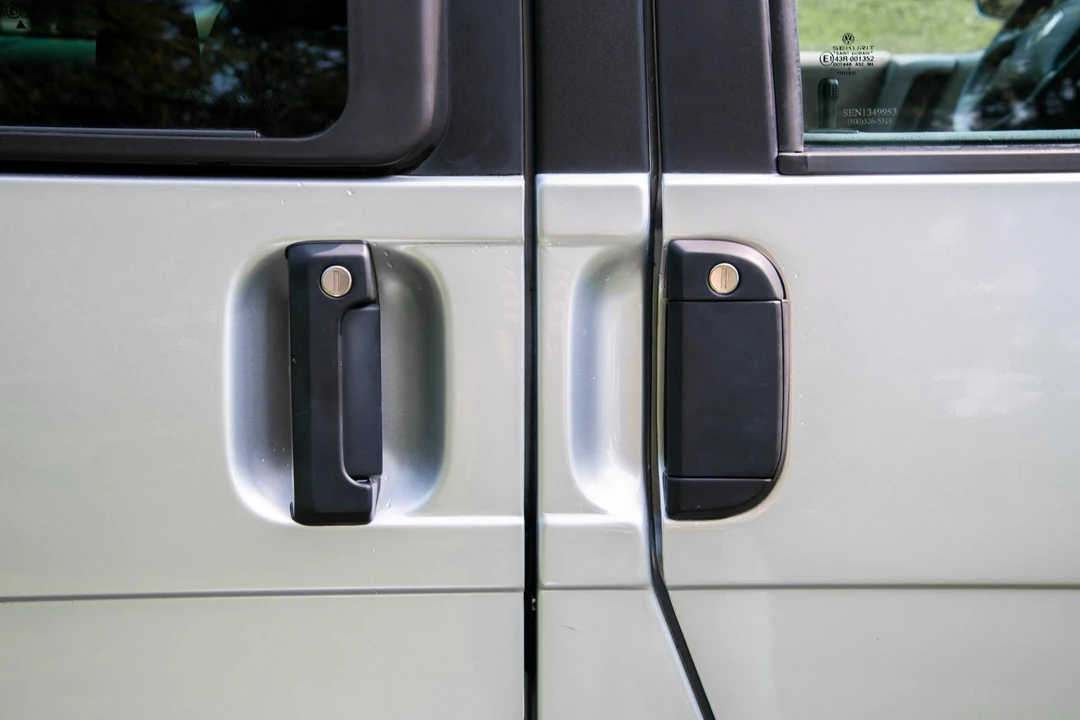2001 Volkswagen EuroVan - Image 30 of 31
