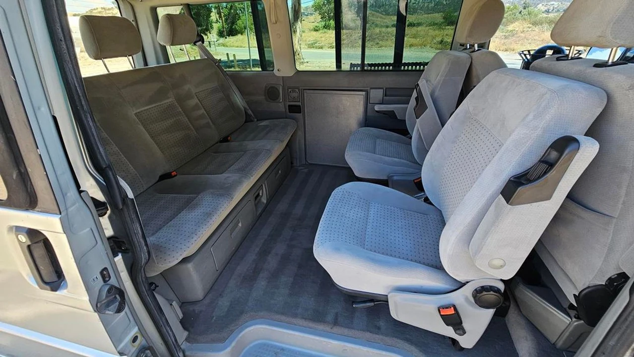 2001 Volkswagen EuroVan - Image 16 of 21
