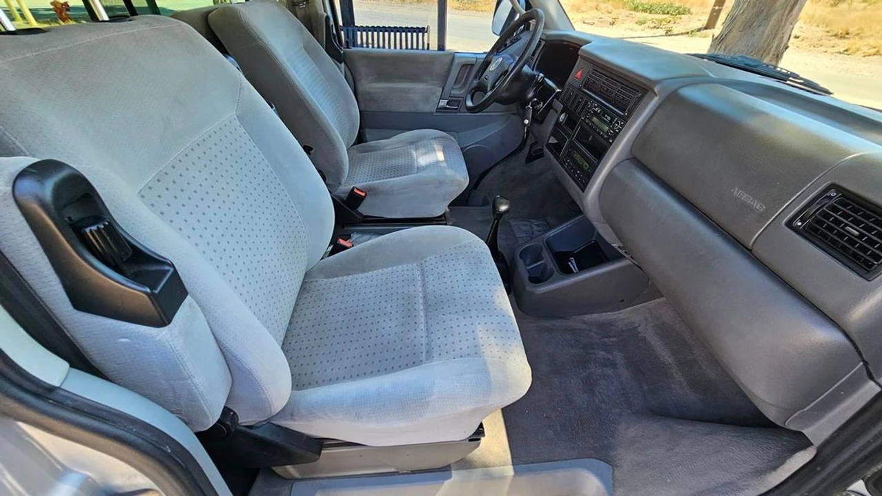 2001 Volkswagen EuroVan - Image 15 of 21