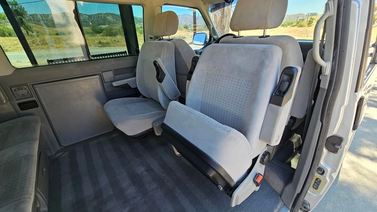 2001 Volkswagen EuroVan - Image 18 of 21