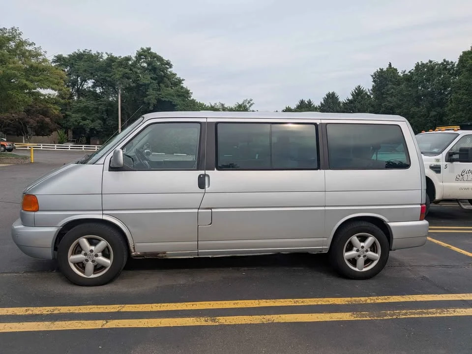 2001 Volkswagen EuroVan - Image 2 of 16