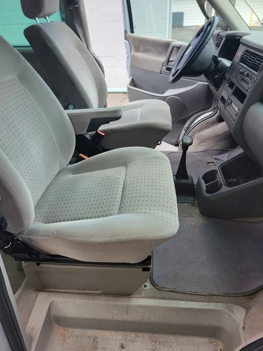 2001 Volkswagen EuroVan - Image 11 of 16