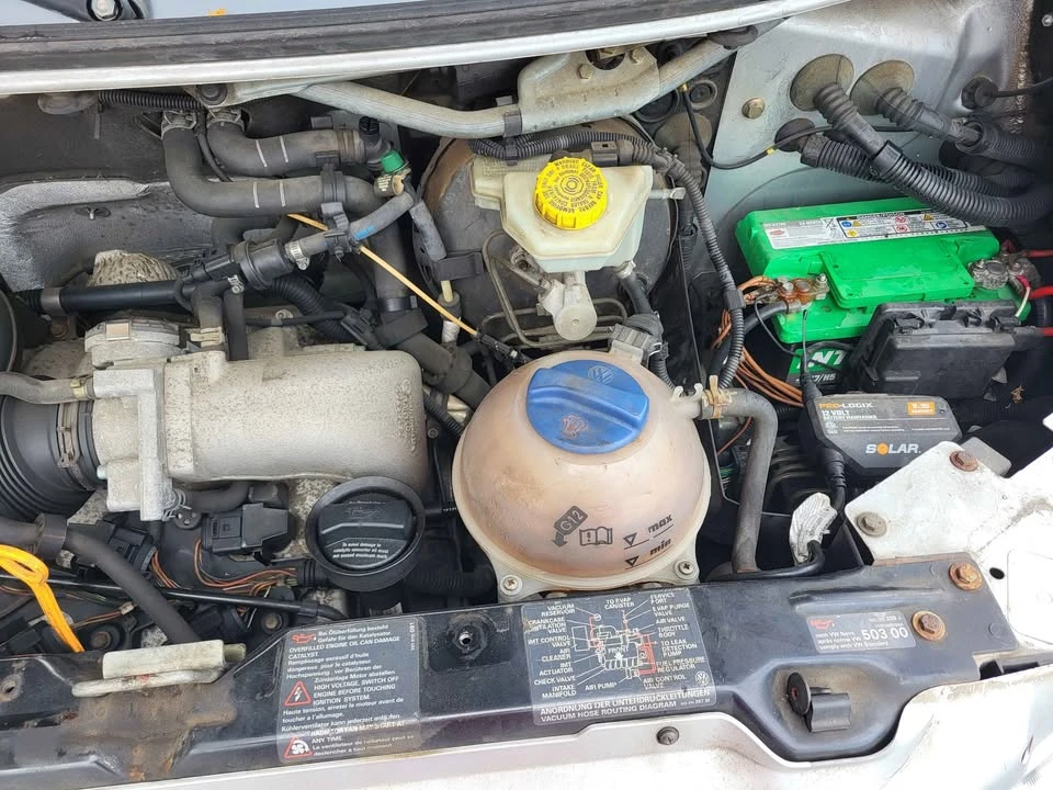 2001 Volkswagen EuroVan - Image 15 of 16