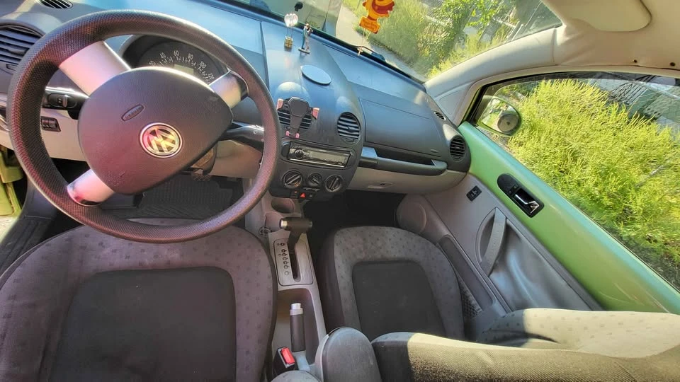 2001 Volkswagen New Beetle - Image 5 of 9