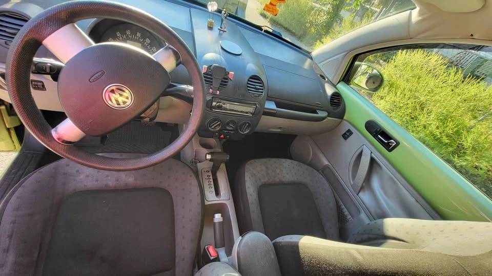 2001 Volkswagen New Beetle - Image 6 of 9