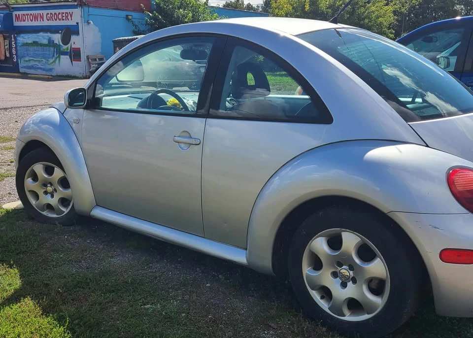 2001 Volkswagen New Beetle - Image 5 of 13